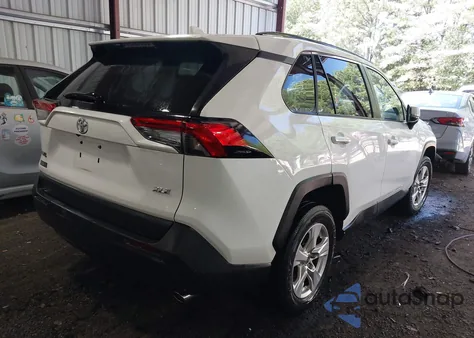 2021 Toyota Rav4 Xle z USA, uszkodzony, nr VIN 2T3W1RFV8MC122896
